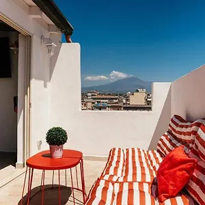 https://attico-in-pieno-centro-storico-di-catania.catania-hotels.net