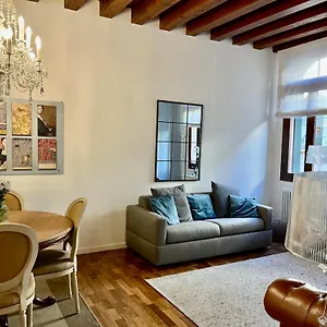 https://santa-caterina-charming-apartment-treviso.hotelslidodijesolo.com